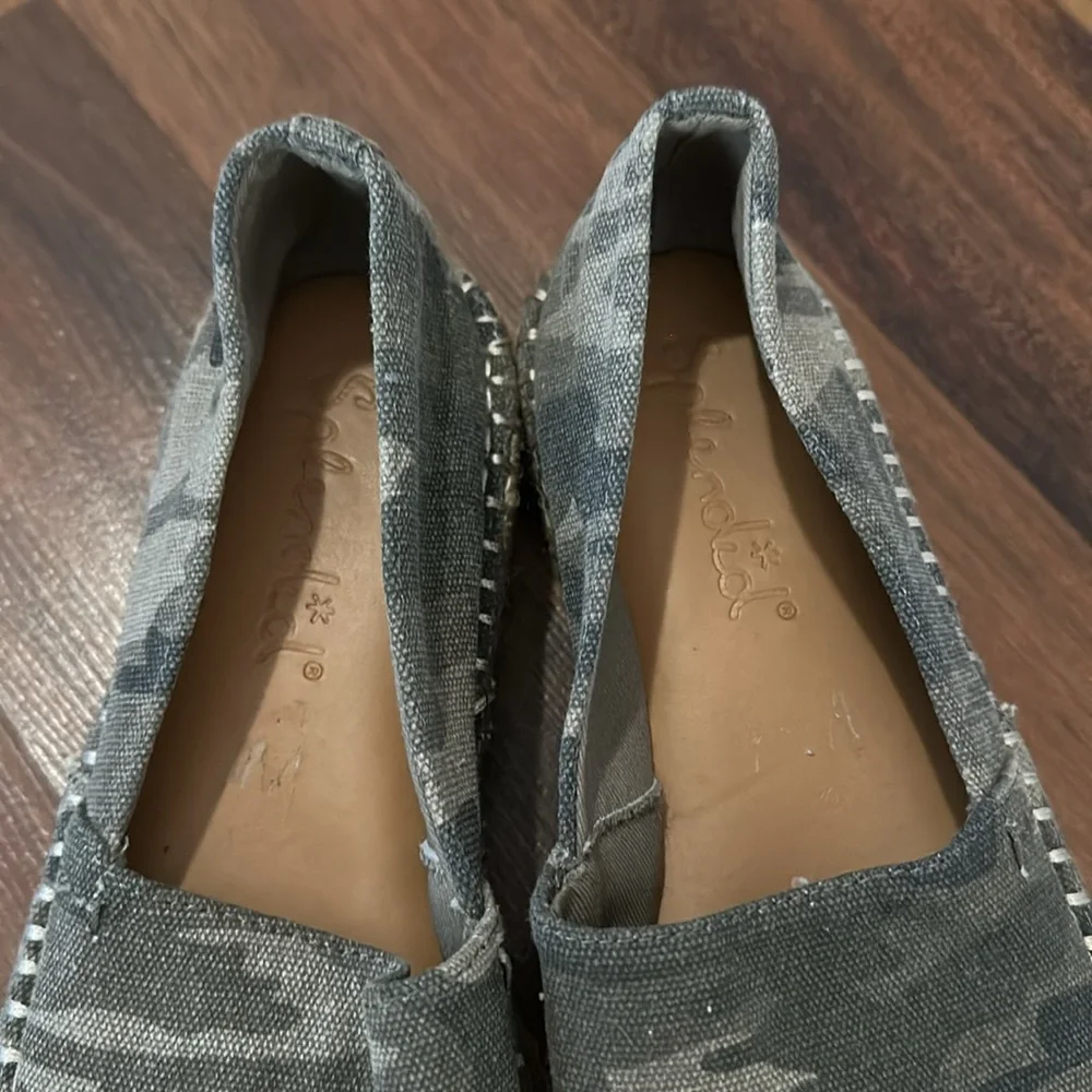 NWOT SPLENDID Laney Camo Platform Espadrille Slip On Size 8
